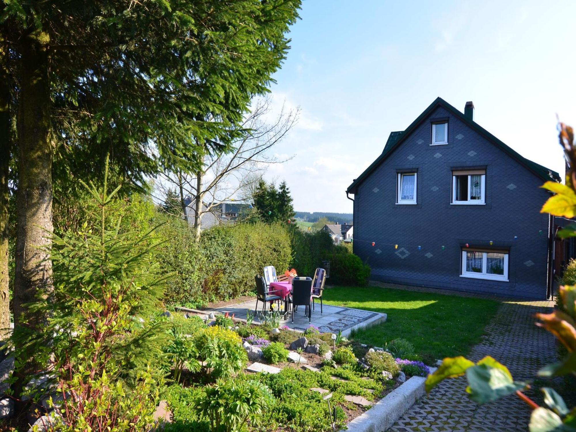 In With Pond Holiday home Neustadt am Rennsteig